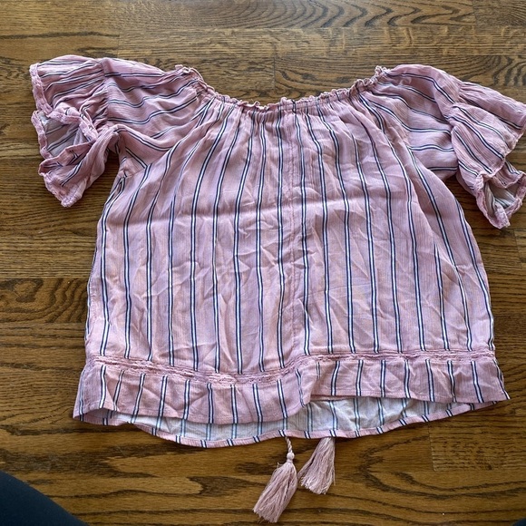 American Eagle Pink Off the shoulder  Top - Picture 3 of 5